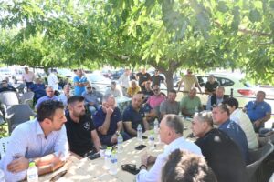 Εικόνες αποκάλυψης στον Δήμο Τυρνάβου: Συσκέψεις και αυτοψίες σε Πλατανούλια και Δαμάσι μετά το καταστροφικό χαλάζι