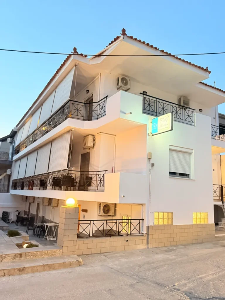 Vicky Studios στη Μύρινα 22540 22137